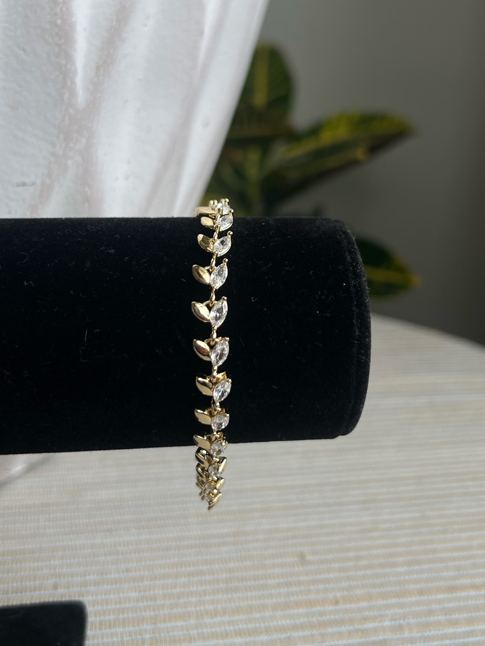 Gold Leaf  Crystal link Bracelet